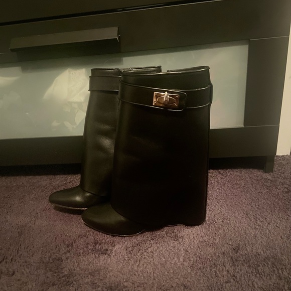 100% Authentic Givenchy Shark- Lock Boots Size. 37 - Picture 8 of 12